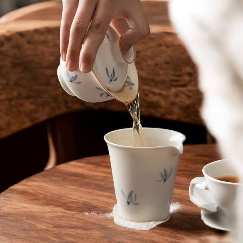 CHÉN KHẢI SỨ THANH HOA MỘC LAN - HỌA TIẾT VẼ TAY - DUNG TÍCH 165ML - GAIWAN