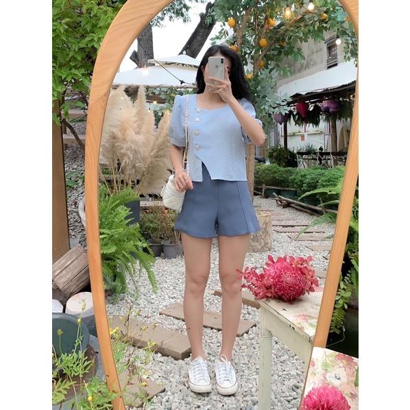 Áo cổ vuông cut tà