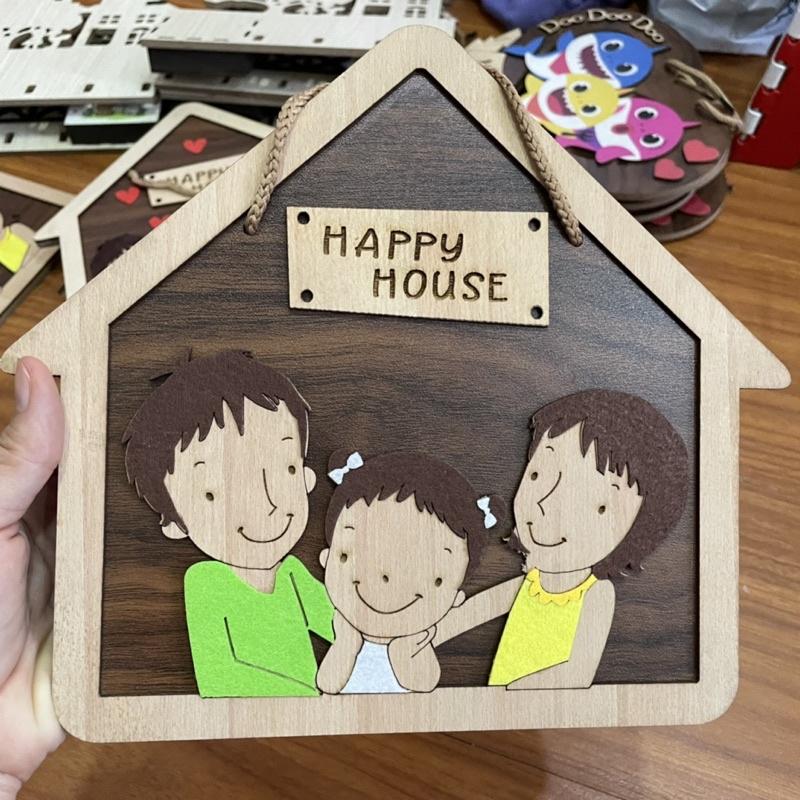 Bảng gỗ trang trí, biển gỗ treo cửa gia đình một con gái happy house