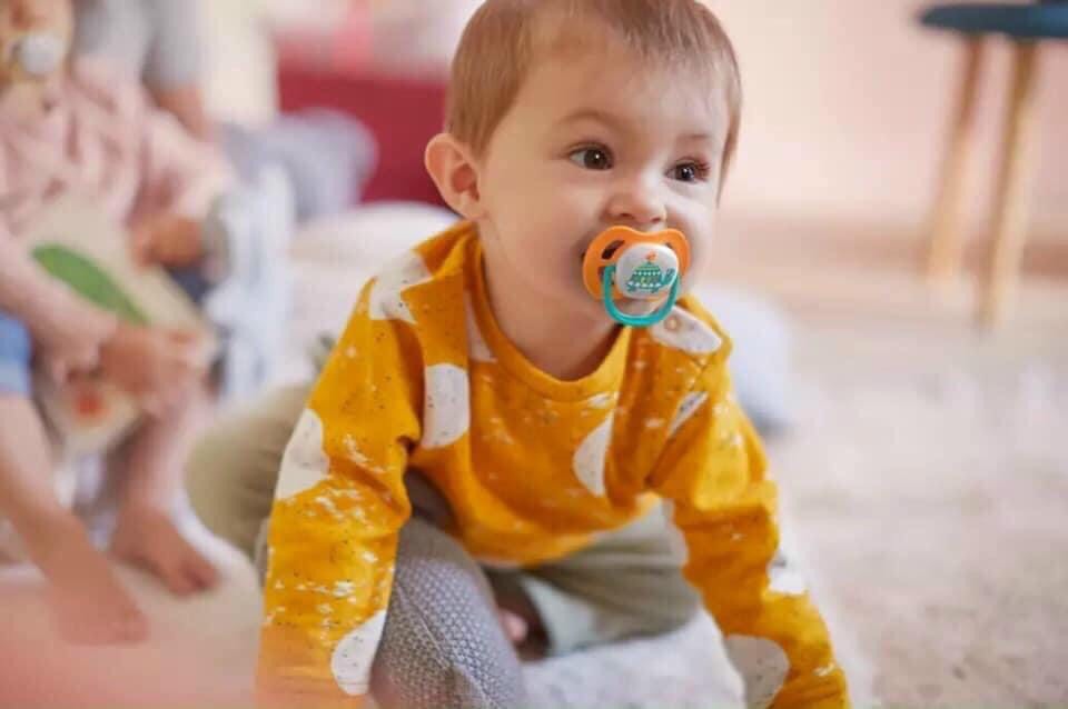 Núm ty ngậm thông khí Philips Avent hình thú (phiên bản Lime) cho trẻ từ 0-6m tháng tuổi _ vỉ đôi