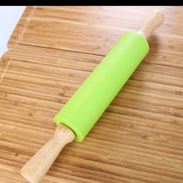 Cán lăn bột silicon có trục xoay 38x5cm - CANBOTSILI380