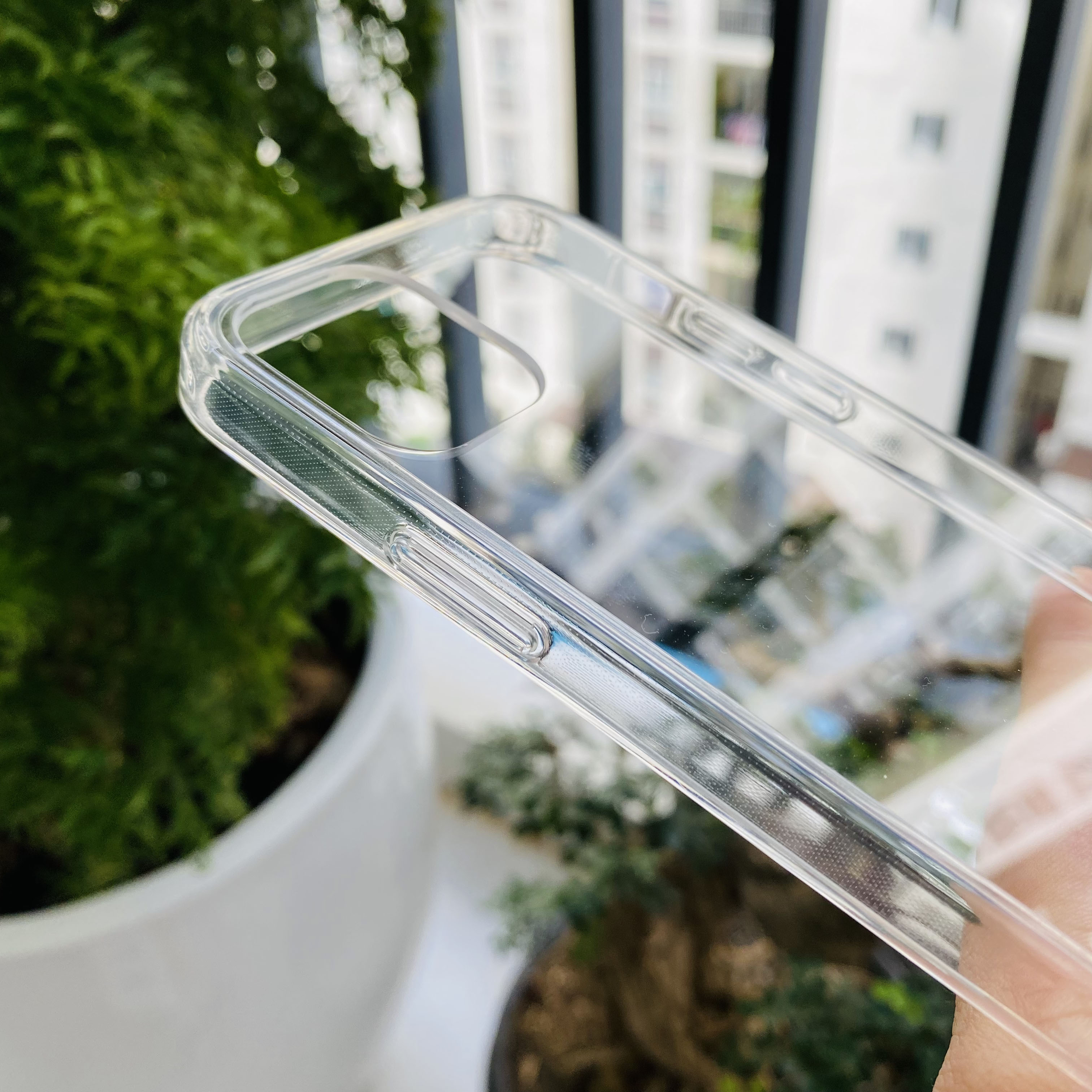 Ốp lưng Likgus trong suốt dành cho iPhone 13 Mini - hàng chính hãng