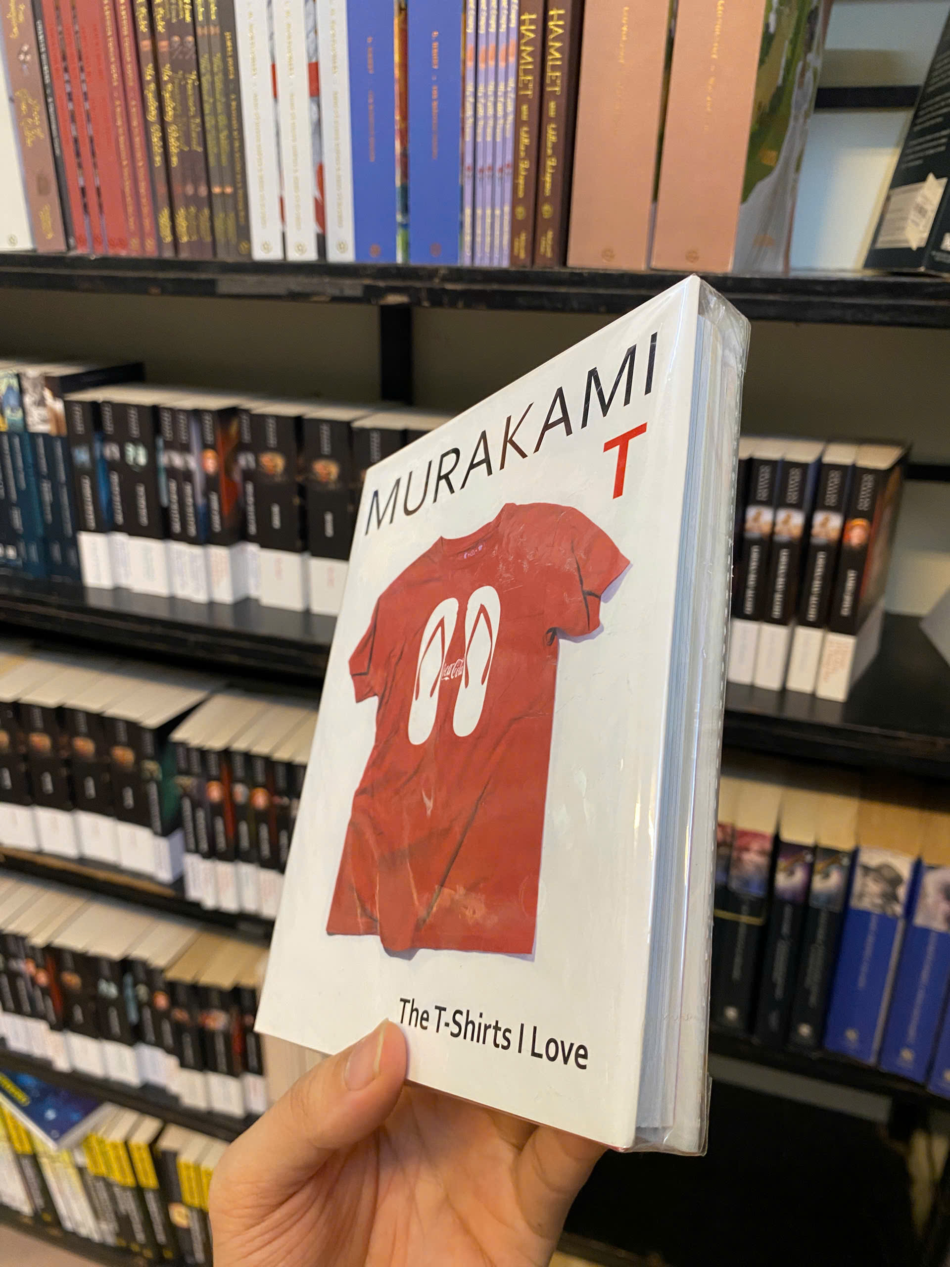 Sách - The T-Shirts I Love by Haruki Murakami | Japanese Literature /  Essays /  Memoir / Biography in English / Ngoại văn Nhập khẩu