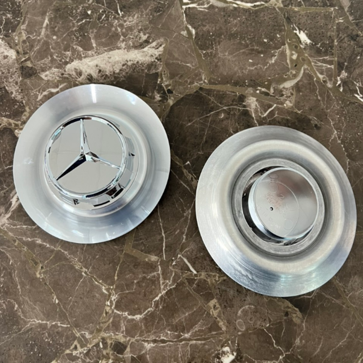 Logo chụp mâm, ốp lazang bánh xe ô tô Maybach A700 - Chất liệu: Hợp kim nhôm và nhựa ABS