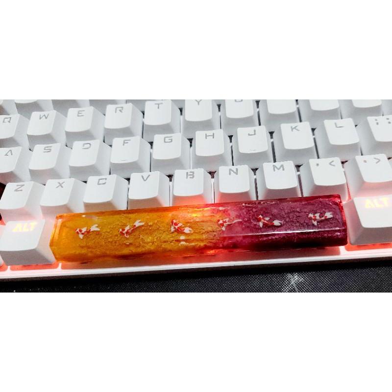 Keycap thanh spacebar, thanh dấu cách cá koi trang trí bàn phím cơ gaming, tone đỏ vàng.