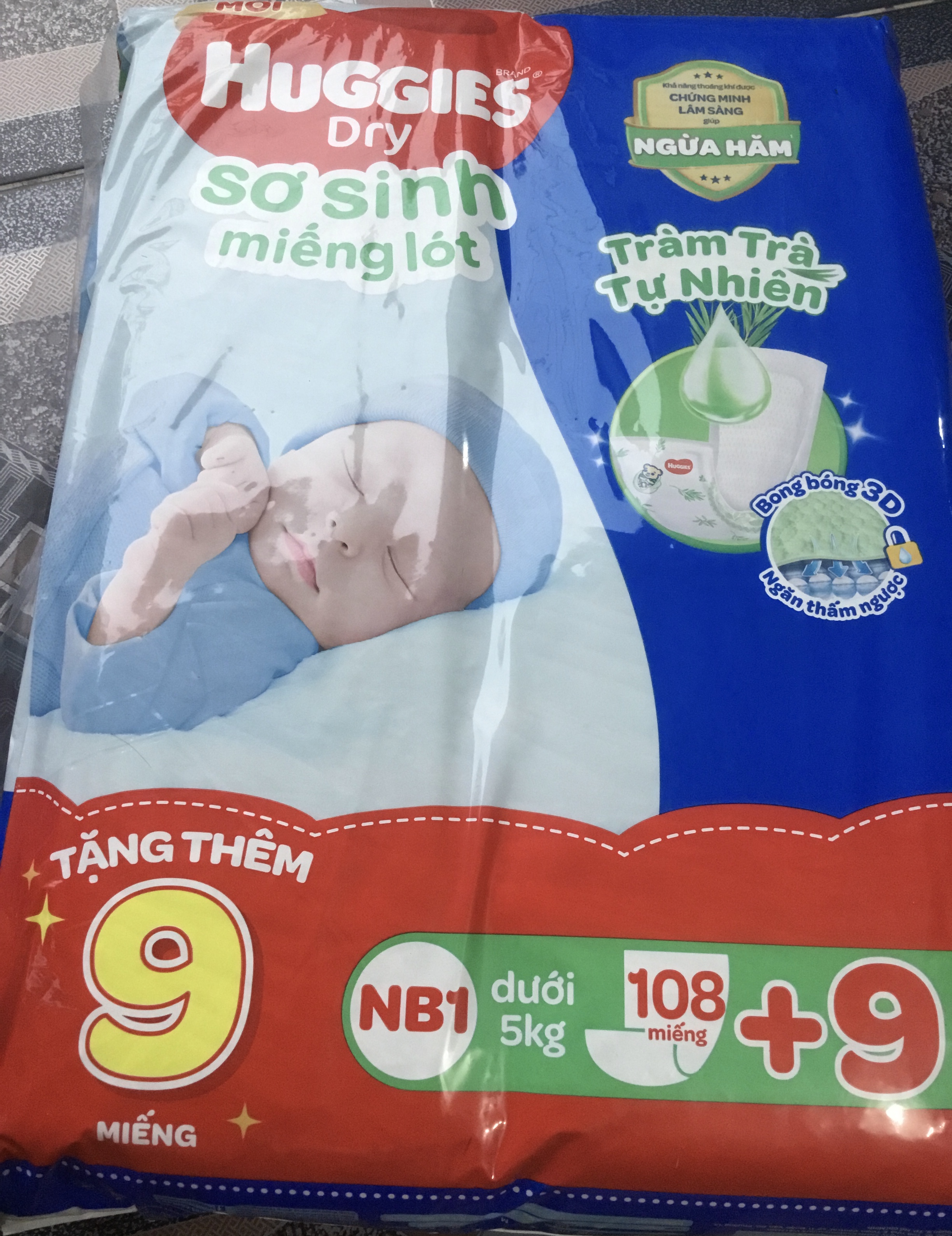 Sỉ-Mẫu mới tặng thêm 9 Miếng- Miếng Lót Sơ Sinh Huggies NB1 108 miếng -(Shop còn có Miếng Lót Sơ Sinh Unidry NB1)- HSD luôn mới