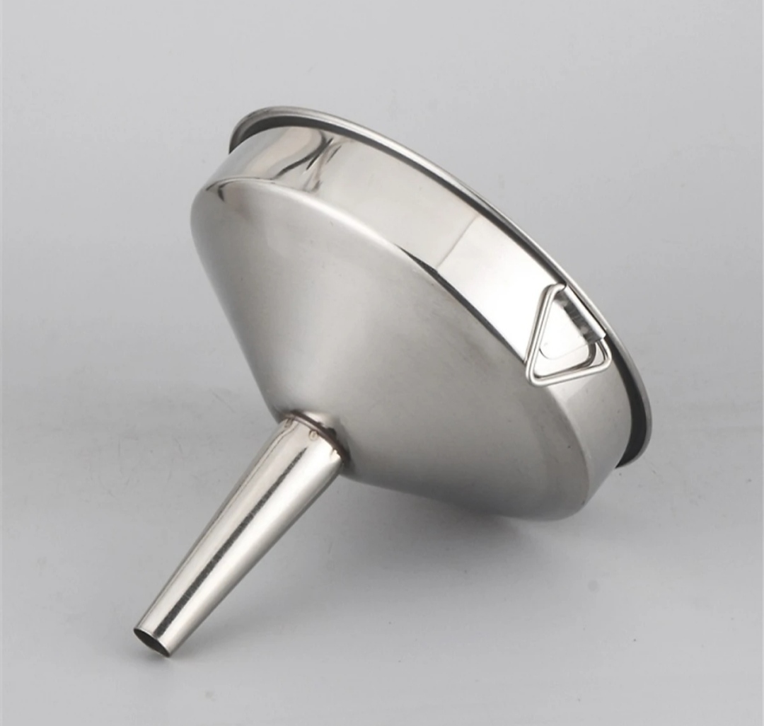 Phễu Inox rót chất lỏng chuyên dùng cho nhà bếp có móc cầm tay tiện lợi đường kính 8cm
