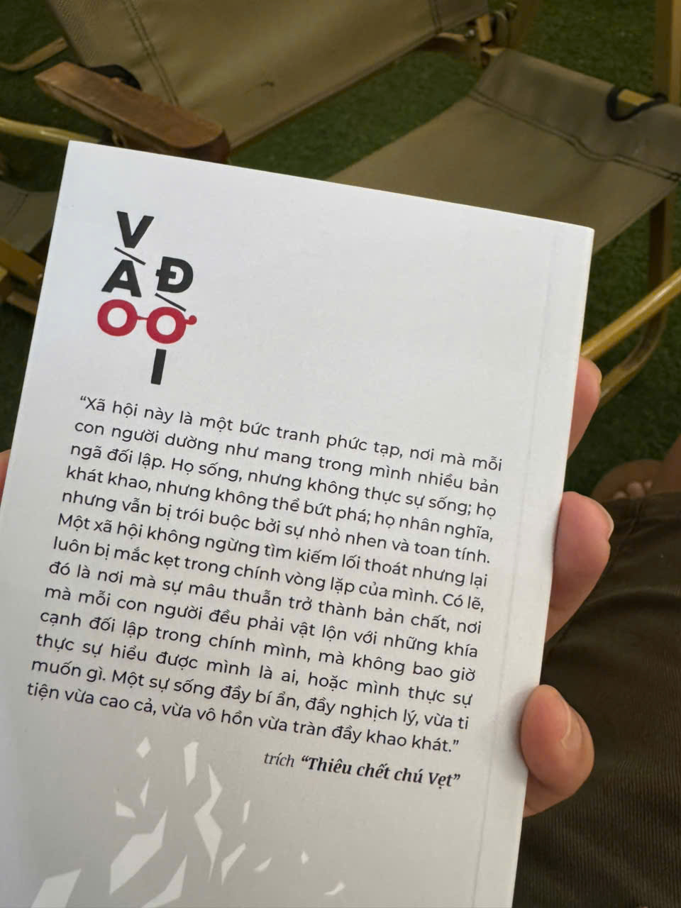 VÀO ĐỜI – Bằng Lăng – Mochibooks – NXB Thế Giới