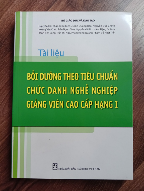 Sách - Tài Liệu Bồi Dưỡng Theo Tiêu Chuẩn Chức Danh Nghề Nghiệp Giảng Viên Cao Cấp Hạng I