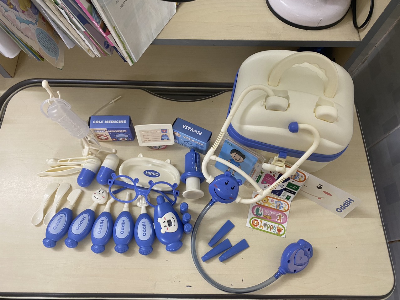 Bộ Đồ Chơi Bác Sĩ, Xe Cứu Thương Cao Cấp Cho Bé Mô Phỏng Thiết Bị Y Tế