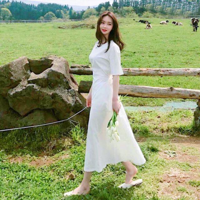 Đầm maxi trắng tay loe