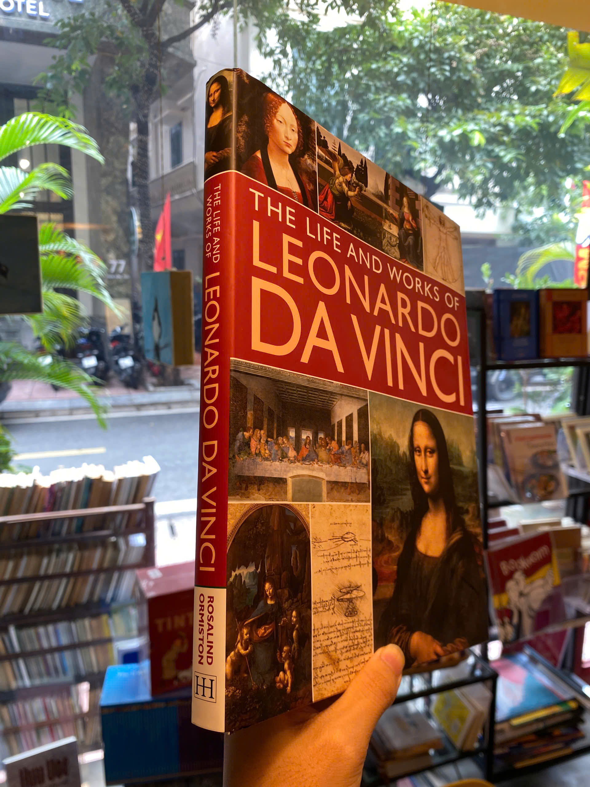Sách - Leonardo Da Vinci His Life And Works In 500 Images by Rosalind Ormiston - Sách nghệ thuật bằng tiếng anh