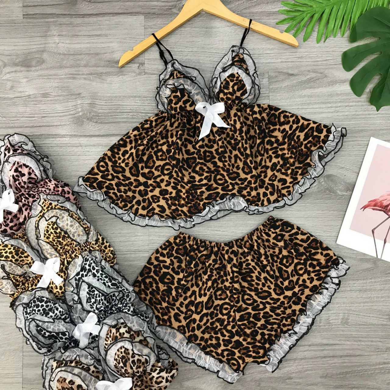 SIÊU HOT MÙA HÈ Set đồ bộ họa tiết da beo yếm đùi lụa mềm mát, viền bèo siêu yêu nhé các nàng- Form dưới 58kg - LEE’S HOME