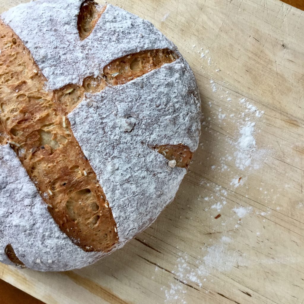 Bột làm bánh mỳ Bob's Red Mill Artisan bread flour