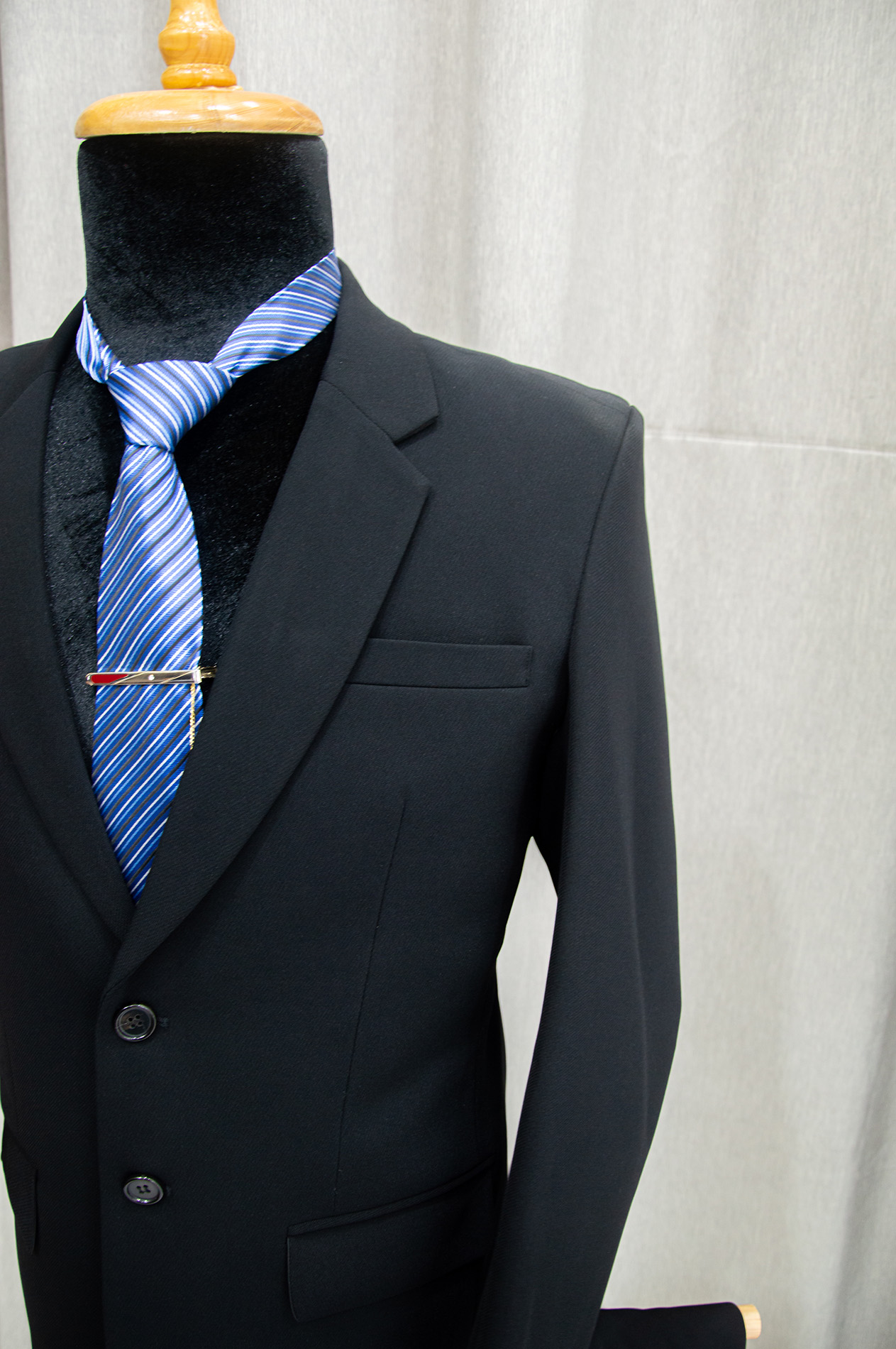 Bộ vest nam 2 nút form suông màu đen chất liệu co dãn , thoáng mát tặng kèm combo phụ kiện