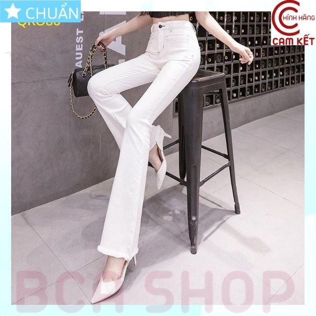 Quần jean nữ ống loe dáng dài QRO86 ROSATA tại BCASHOP lưng cao 1 nút, túi ngang, phom chuẩn, chất liệu jean cao cấp - màu trắng kem