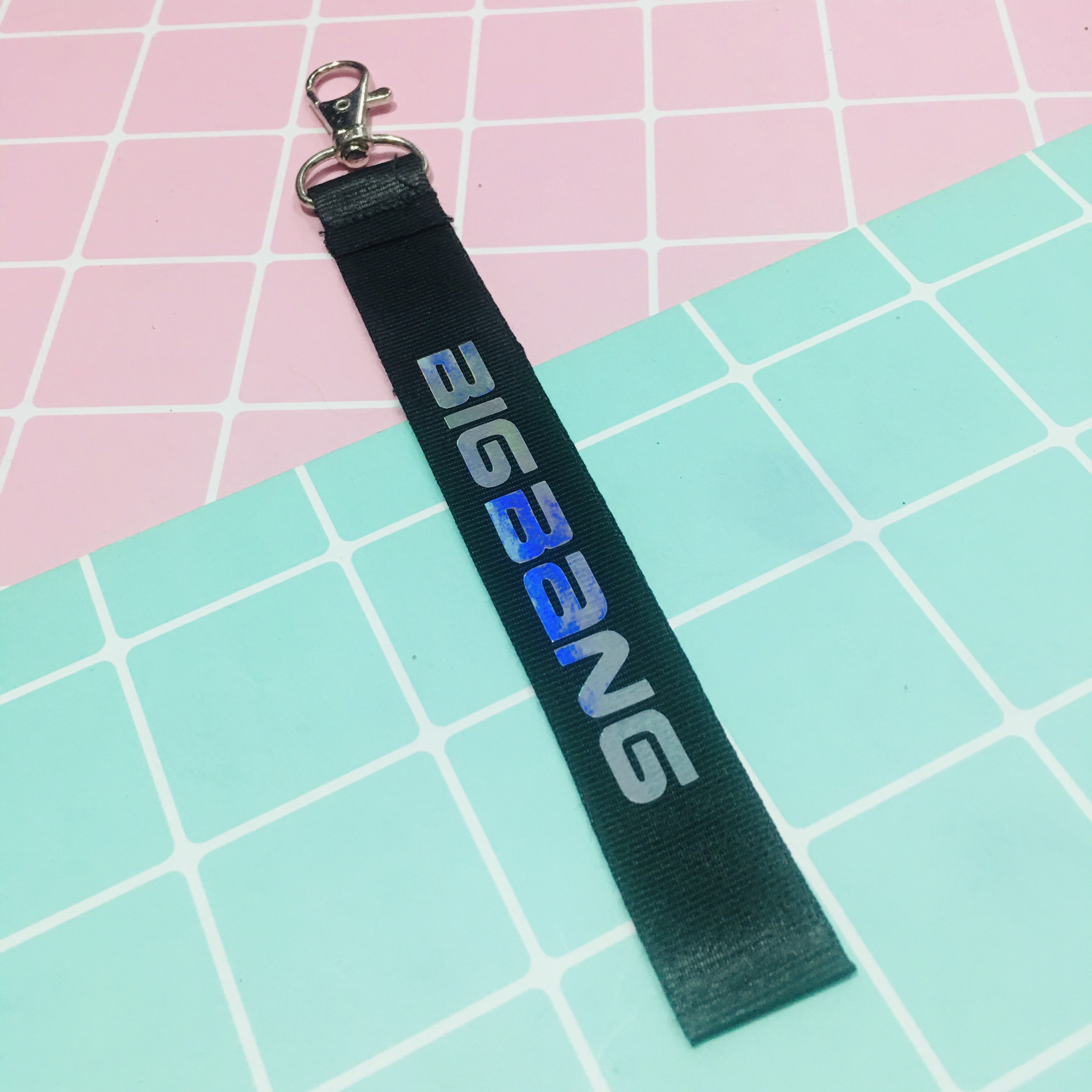 Móc khoá nametag BIGBANG chữ PHẢN QUANG KPOP