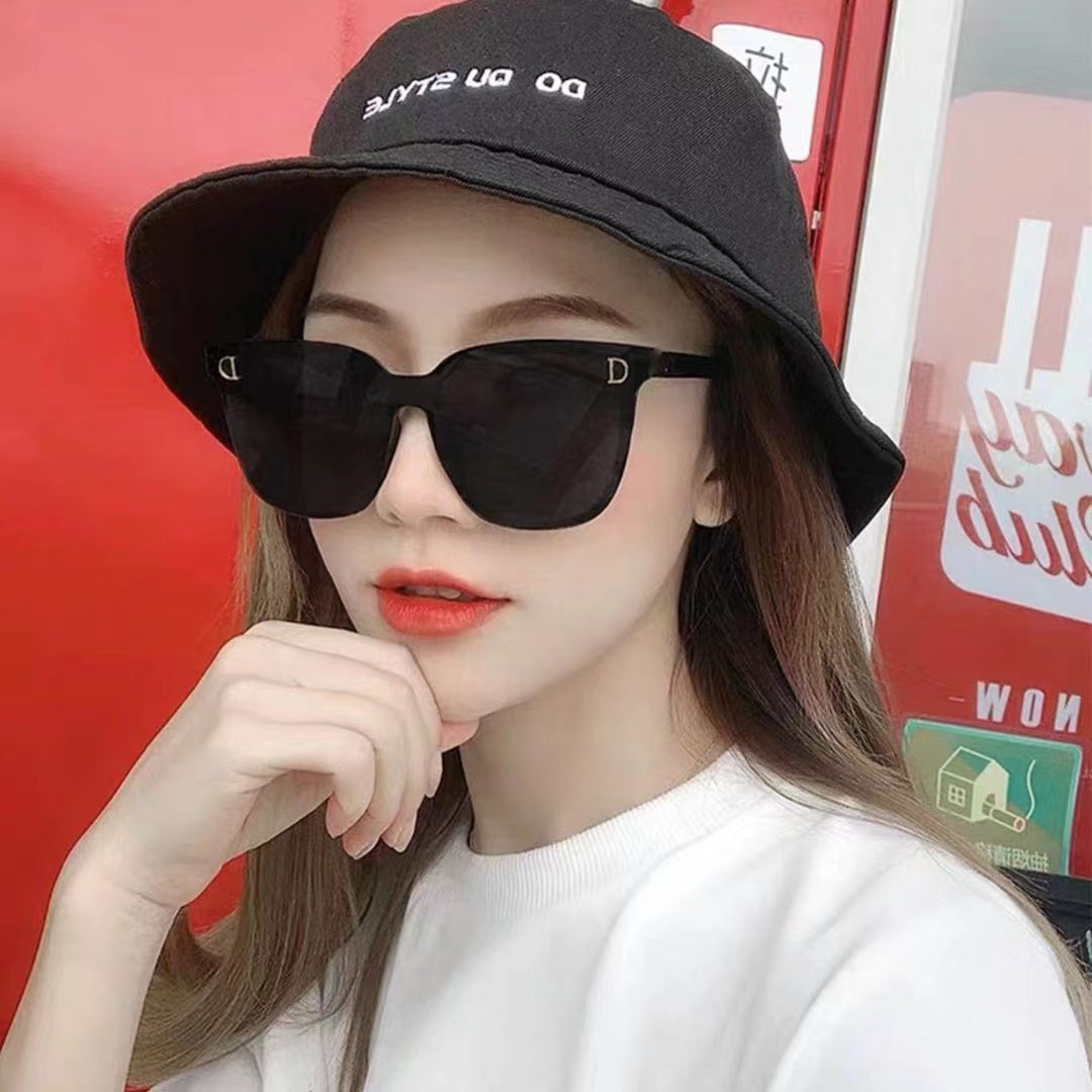 Kính râm đen gọng to ,kính mát unixsex nam nữ Hàn Quốc phụ kiện thời trang phong cách hiện đại , kèm hộp đựng  sang trọng 