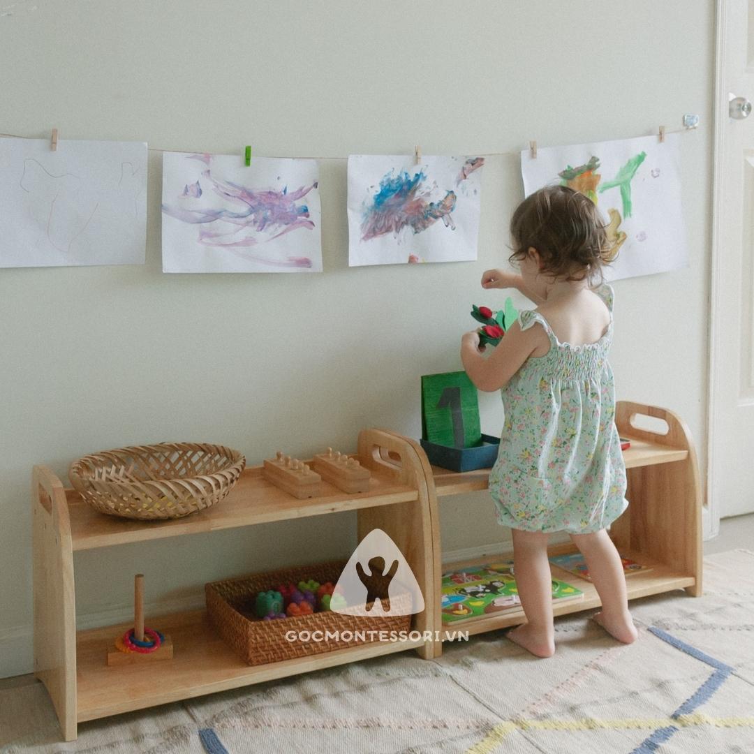 Kệ Montessori để đồ chơi cho bé