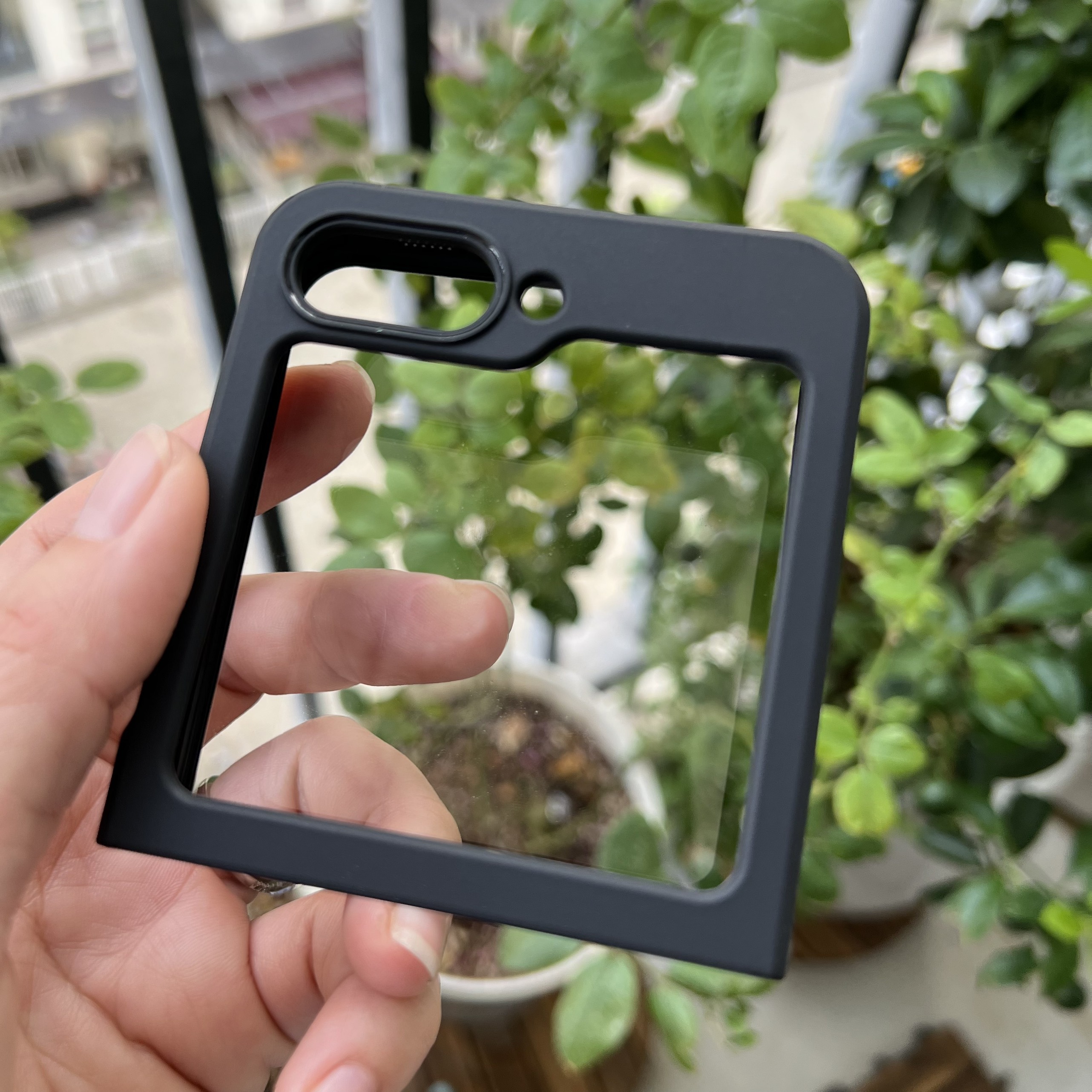Ốp lưng cho Galaxy Z Flip 5 Likgus trong viền màu- hàng chính hãng
