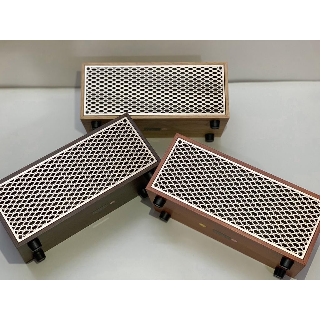 Loa bluetood XM5 thùng gỗ , thiết kế sang trọng , có giá để điện thoại , âm thanh cực hay ,