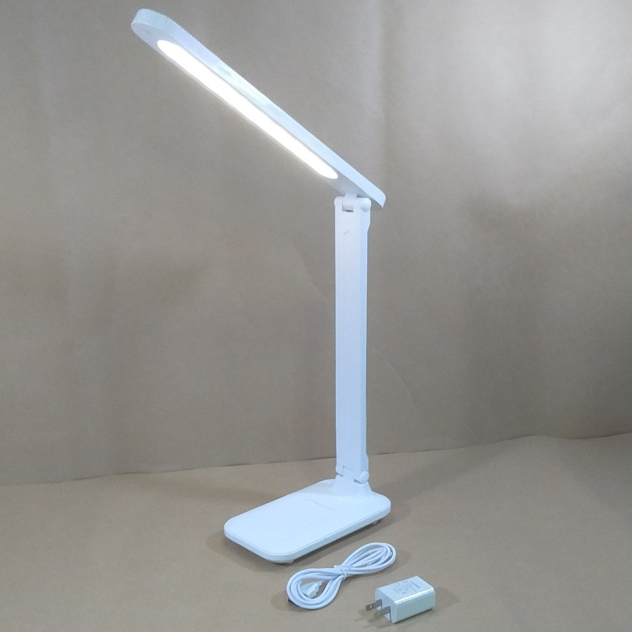 Đèn led để bàn chống cận ( Tặng kèm 1 cục sạc siêu tiện dụng)