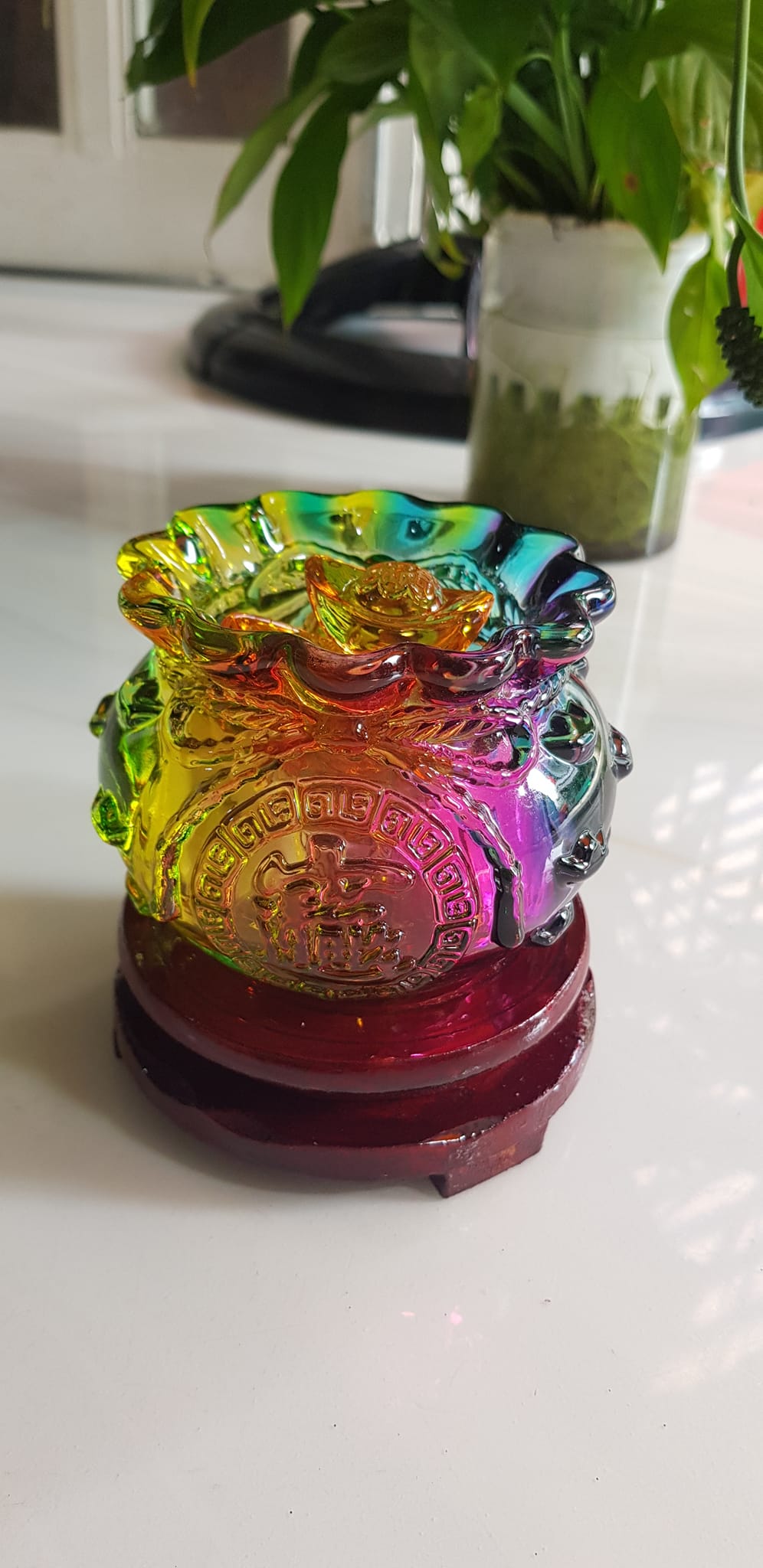 Tượng Phong Thủy Thố tụ tài tứ quý tài lộc mới màu tứ quý sáng đẹp 10 thỏi xiền vàng đá lưu ly tự nhiên đế gỗ size trung đk 11cm Cao 11cm cả đế thố cao 7,5cm Mệnh Kim Mộc Thủy Hỏa Thổ đặt bàn làm việc bàn thờ thần tài có ý nghĩa trong việc tăng tài vận ạ