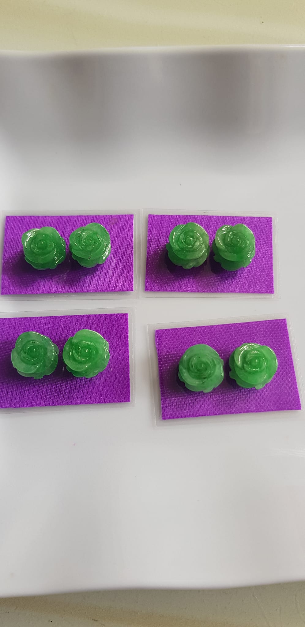 Đôi bông tai mới bông hồng nổi cao sịn đẹp xanh Ngọc tươi size đk 9,5mm x Cao 5mm Chất liệu đá ngọc cẩm thạch tự nhiên xanh ngọc tươi đều sịn bóng mượt đẹp nữ về bọc vàng lên đeo sang lắm ạ