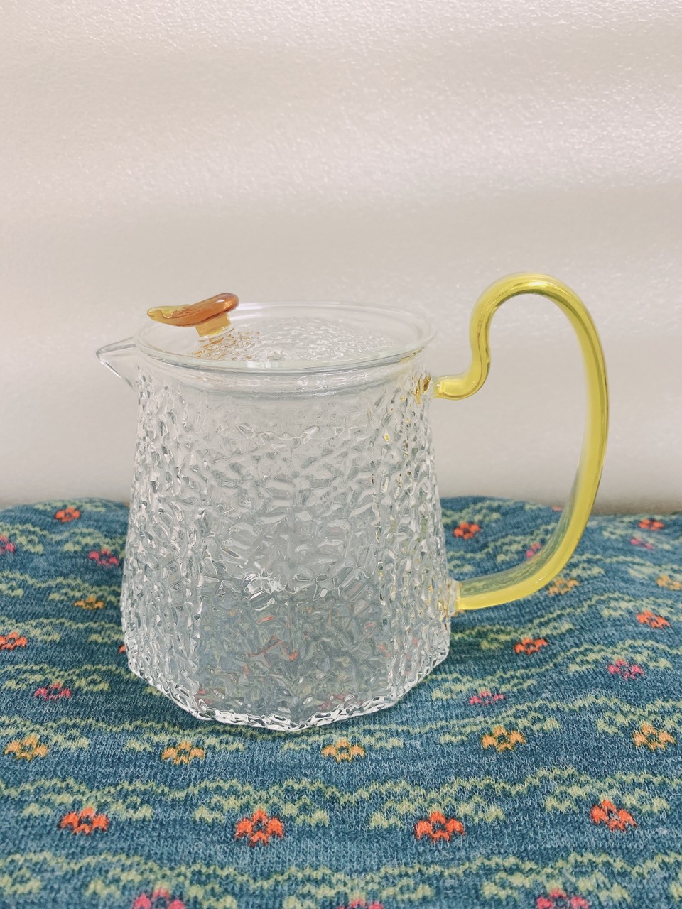 ẤM TRÀ THỦY TINH CÓ LÕI LỌC CHỊU NHIỆT NHIỆT CAO CẤP VÂN NHÁM QUAI VÀNG CRYSTAN 500ml - ANTH 419