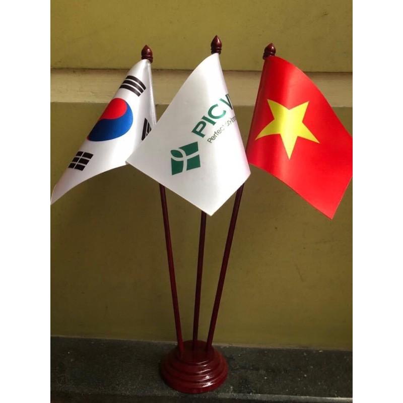 Cờ để bàn đế gỗ 3