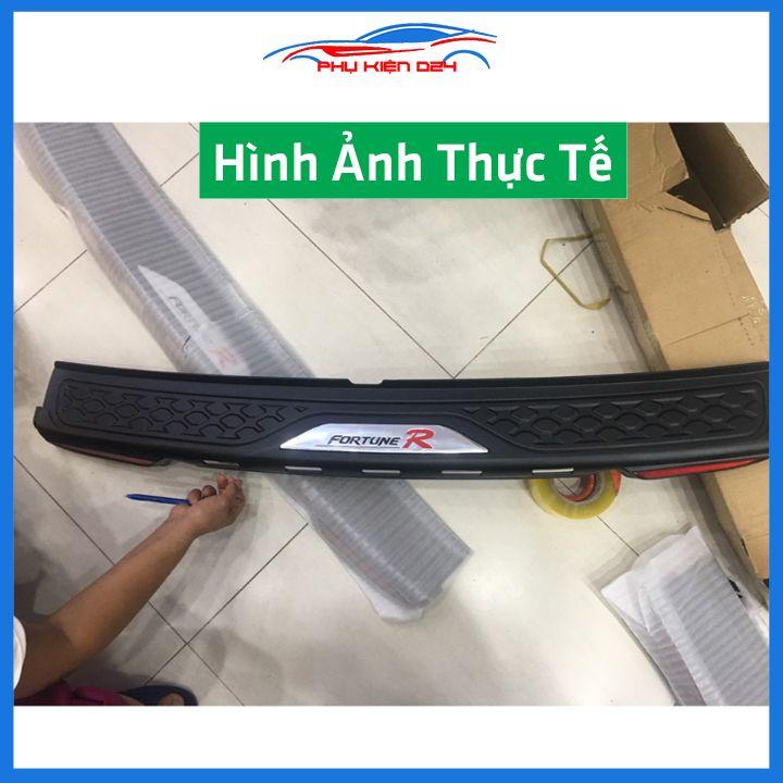 Ốp chống trầy cốp ngoài nhựa đen Fortuner 2012-2013-2014-2015-2016 hàng loại 1 dán cốp sau chống xước trang trí xe