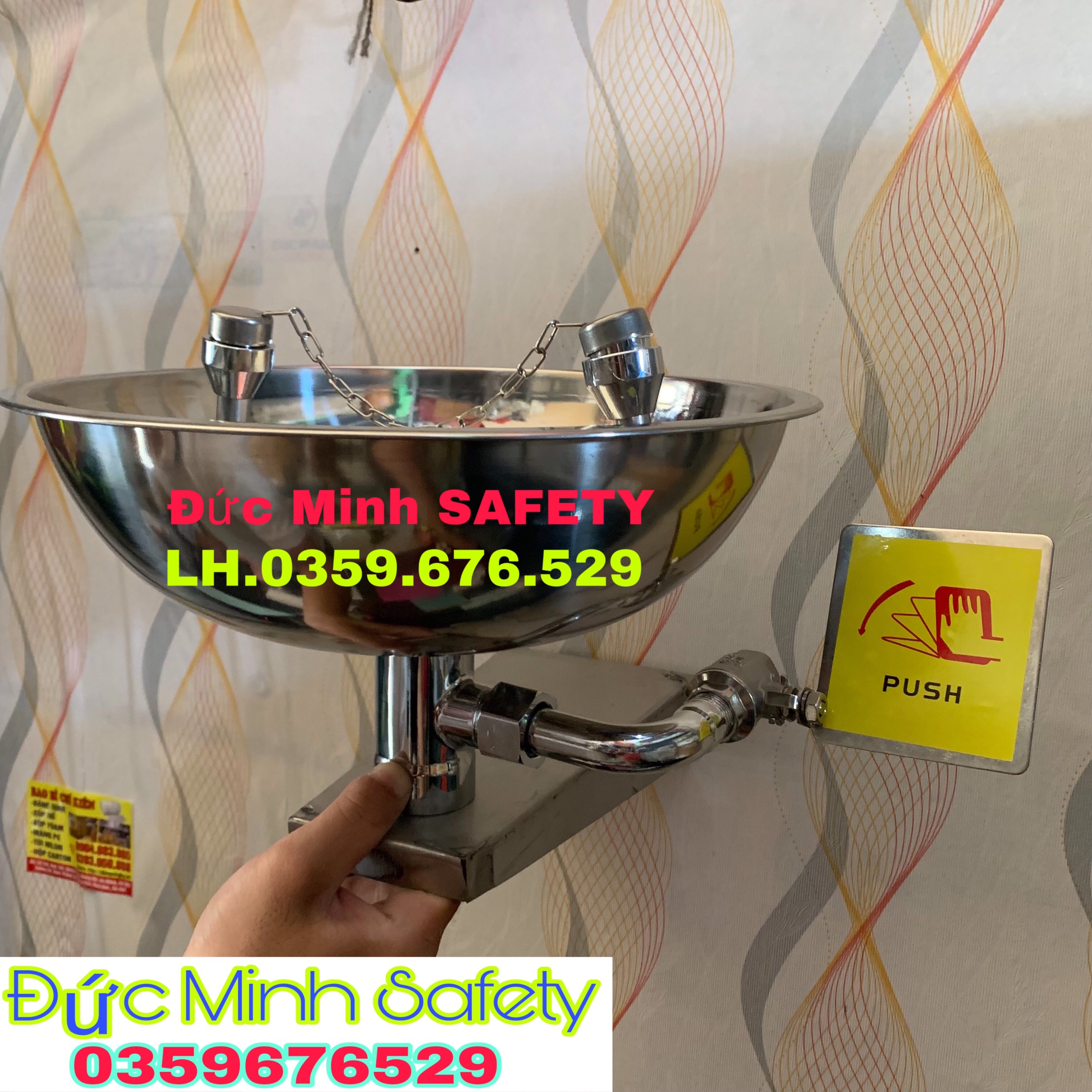 Chậu rửa mắt khẩn cấp gắn tường inox