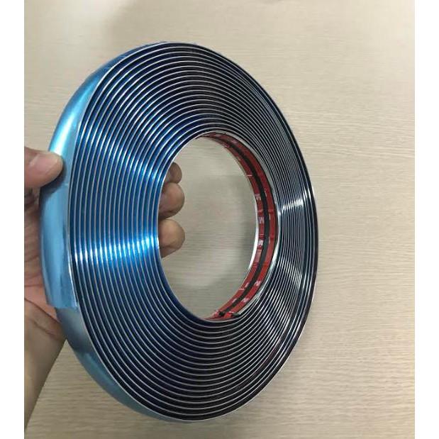 Nẹp viền trang trí chân kính ô tô , xe hơi rộng 20mm dài 15m