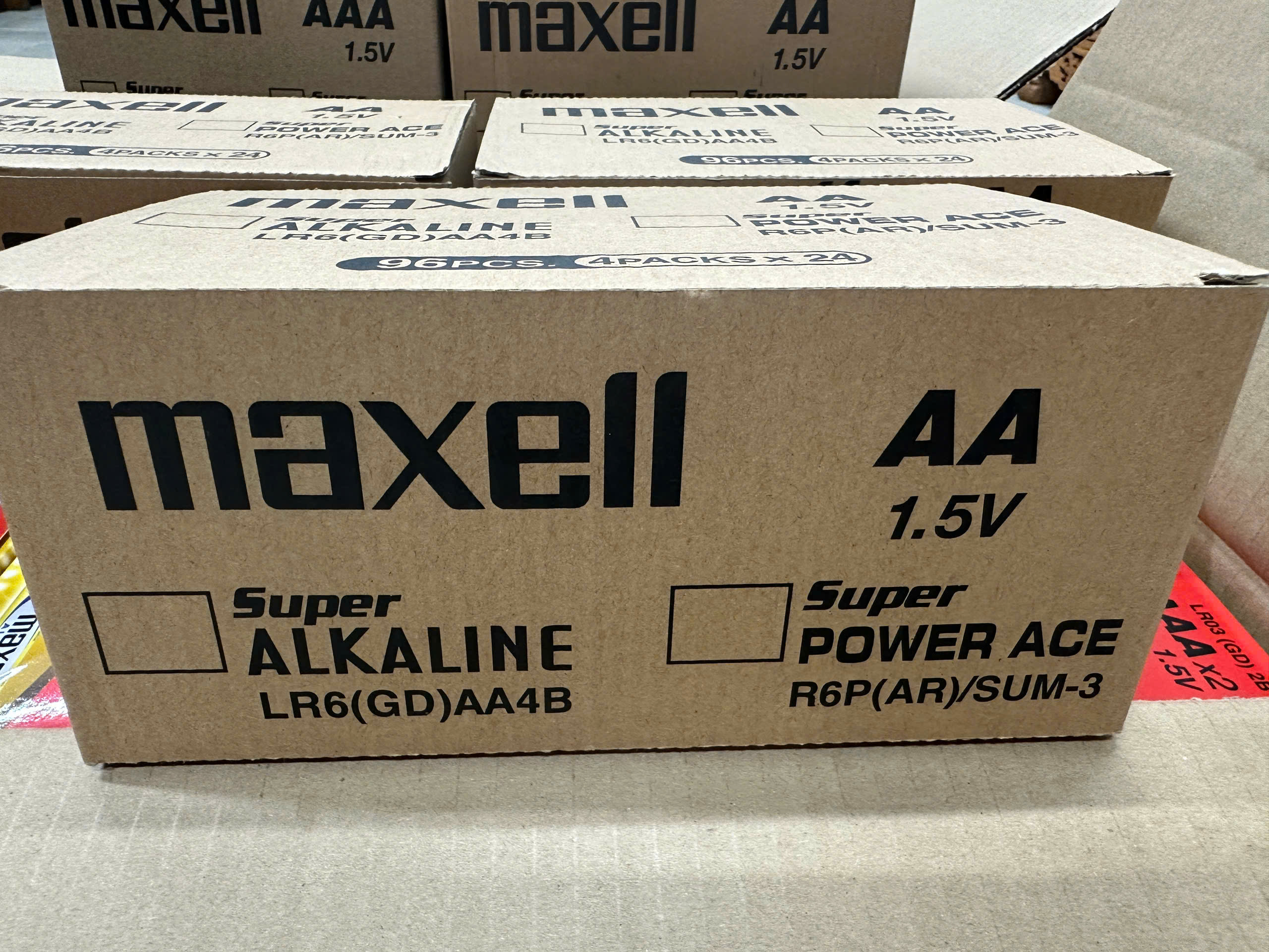 Pin tiểu AA/ 2A Maxell hàng siêu thị - Vỉ 4 viên, hộp 96 viên - Hàng chính hãng