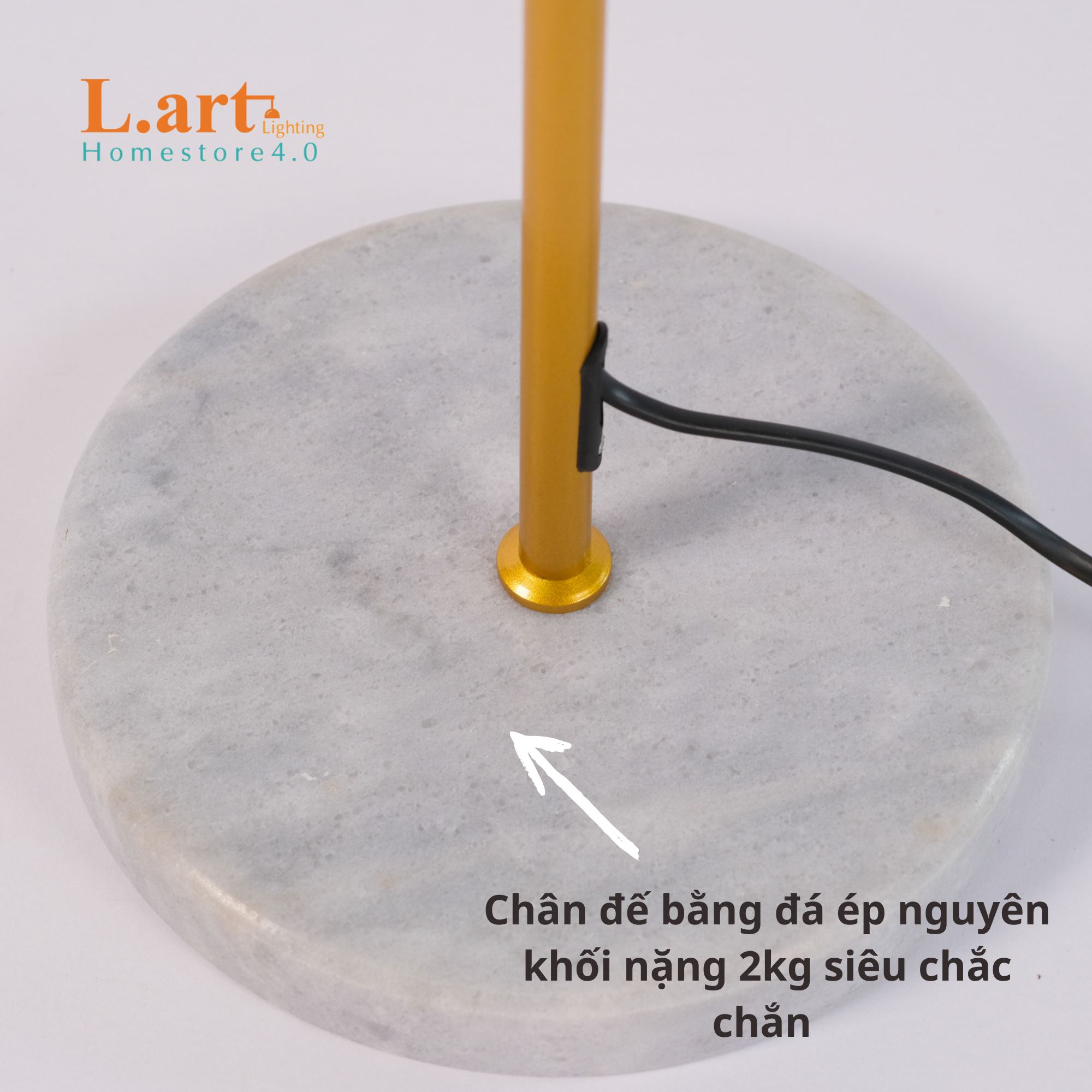 Đèn cây đứng tiện dụng mạ sơn vàng chống ghỉ chao thủy tinh sang trọng DCLA010