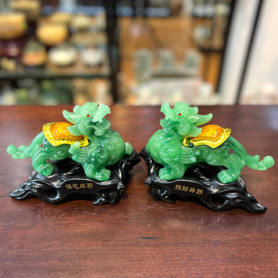 Tỳ Hưu Phong Thủy Poly Màu Xanh Lá Chữ Phúc