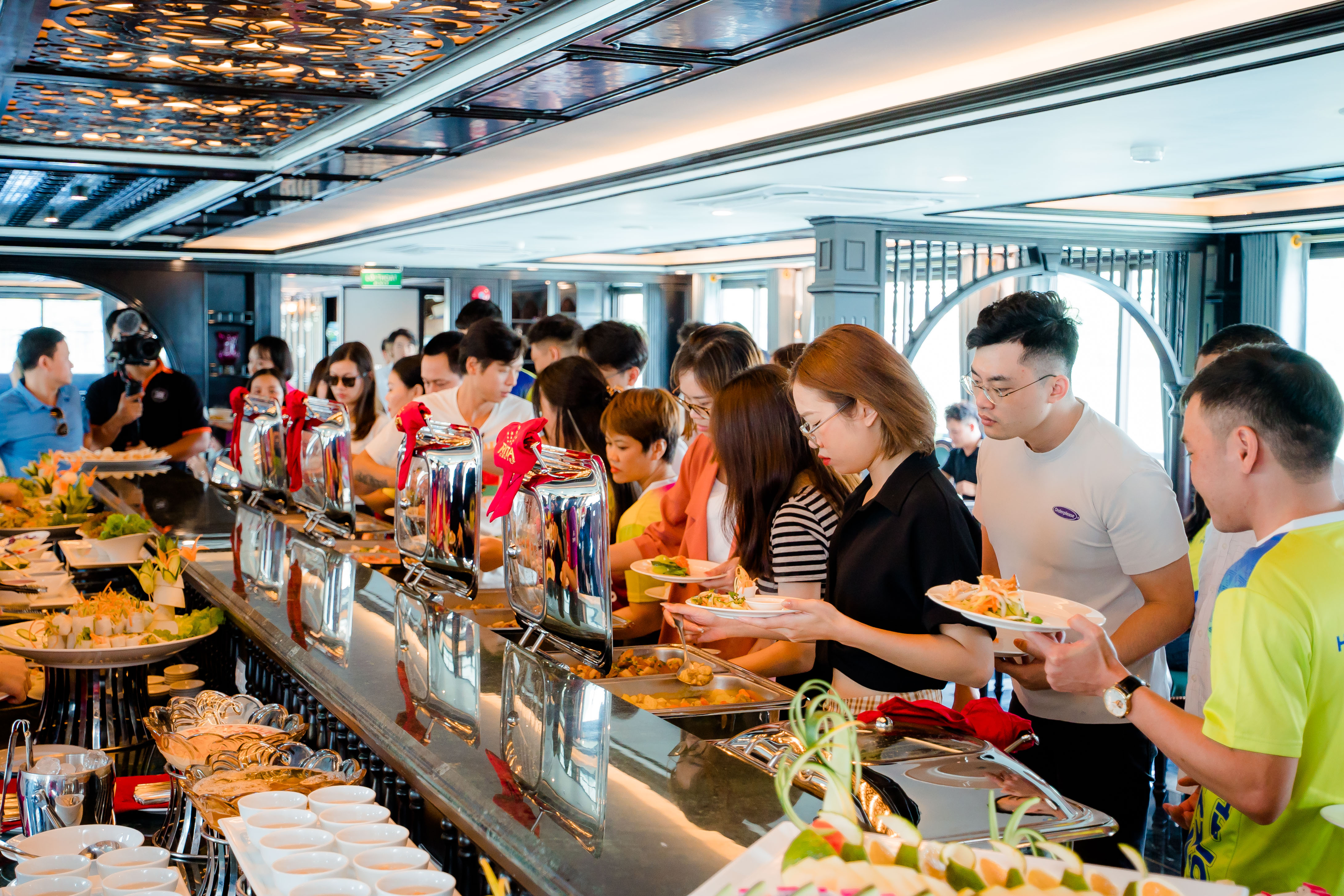 Voucher 2N1Đ Ngủ Đêm Trên Du Thuyền 5 sao Rita Cruise Sang Trọng Tại Vịnh Hạ Long