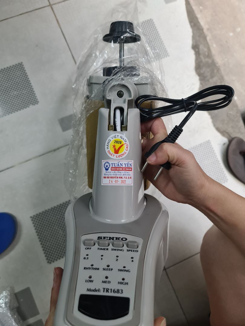 Quạt Treo Tường Điều Khiển Từ Xa Senko TR1428 - Xám - Hàng chính hãng