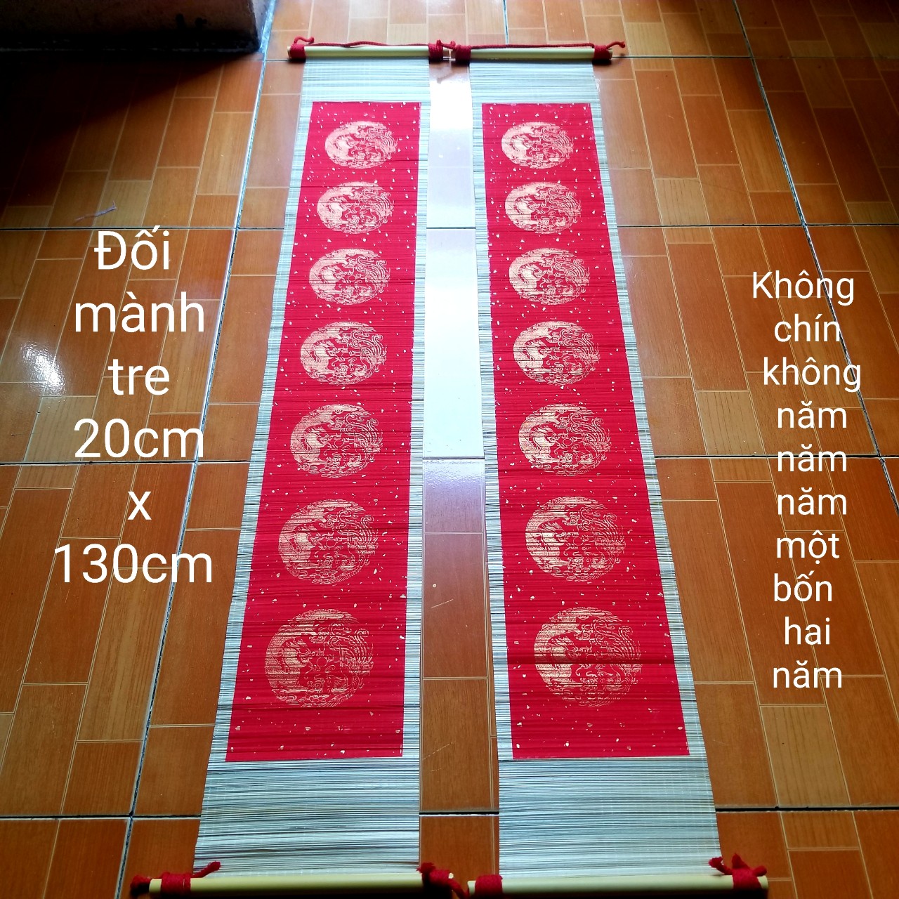 Phôi câu đối biểu lụa, mành tre chưa viết chữ. Đối biểu lụa, mành tre không chữ. Câu đối thư pháp