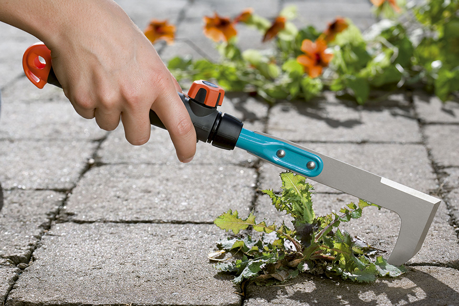 Dụng cụ cào rêu, cỏ kẽ gạch Gardena 08928-20
