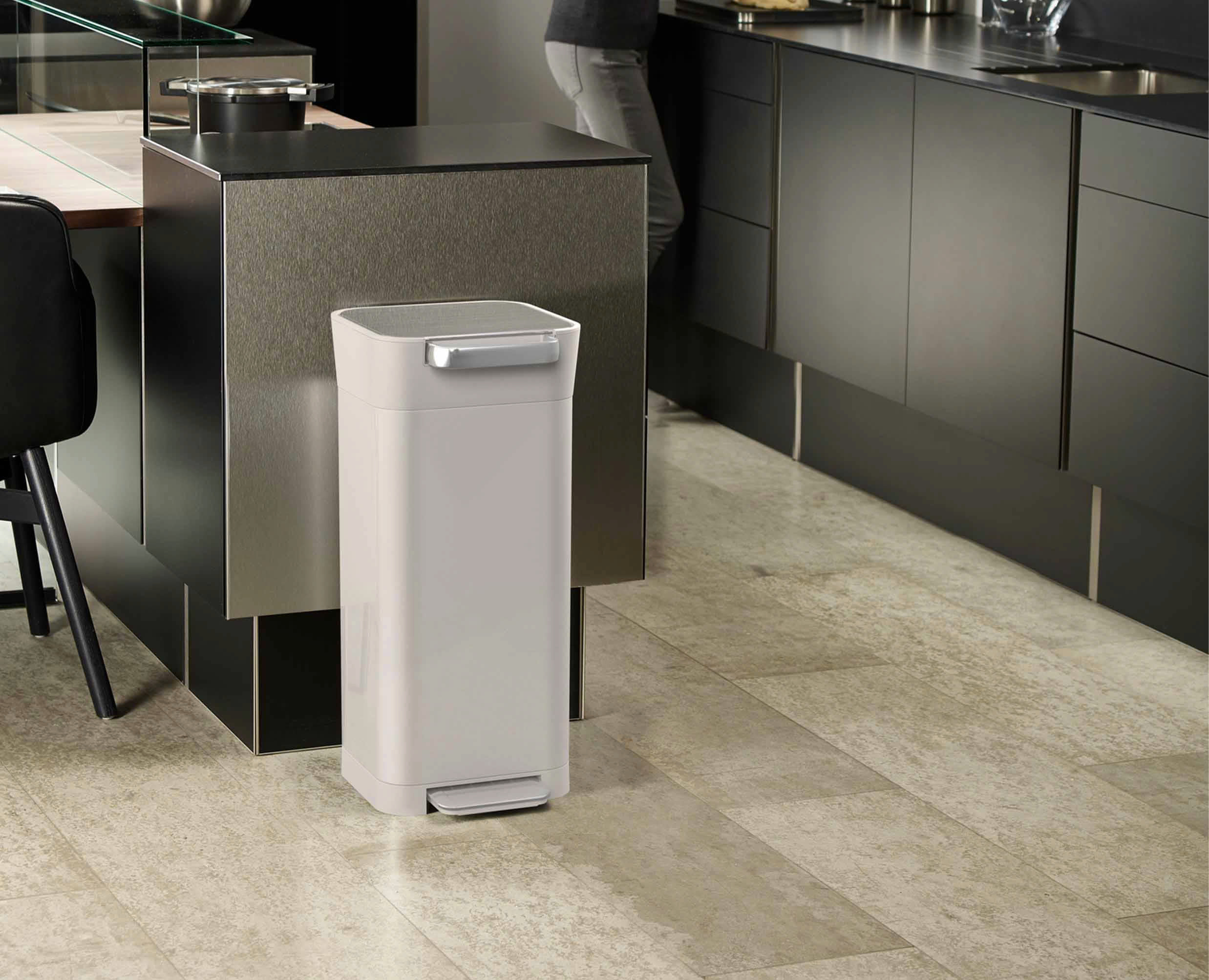 Thùng rác Joseph Joseph 30039 Titan Slim 20L – Compactor Stone Hàng chính hãng