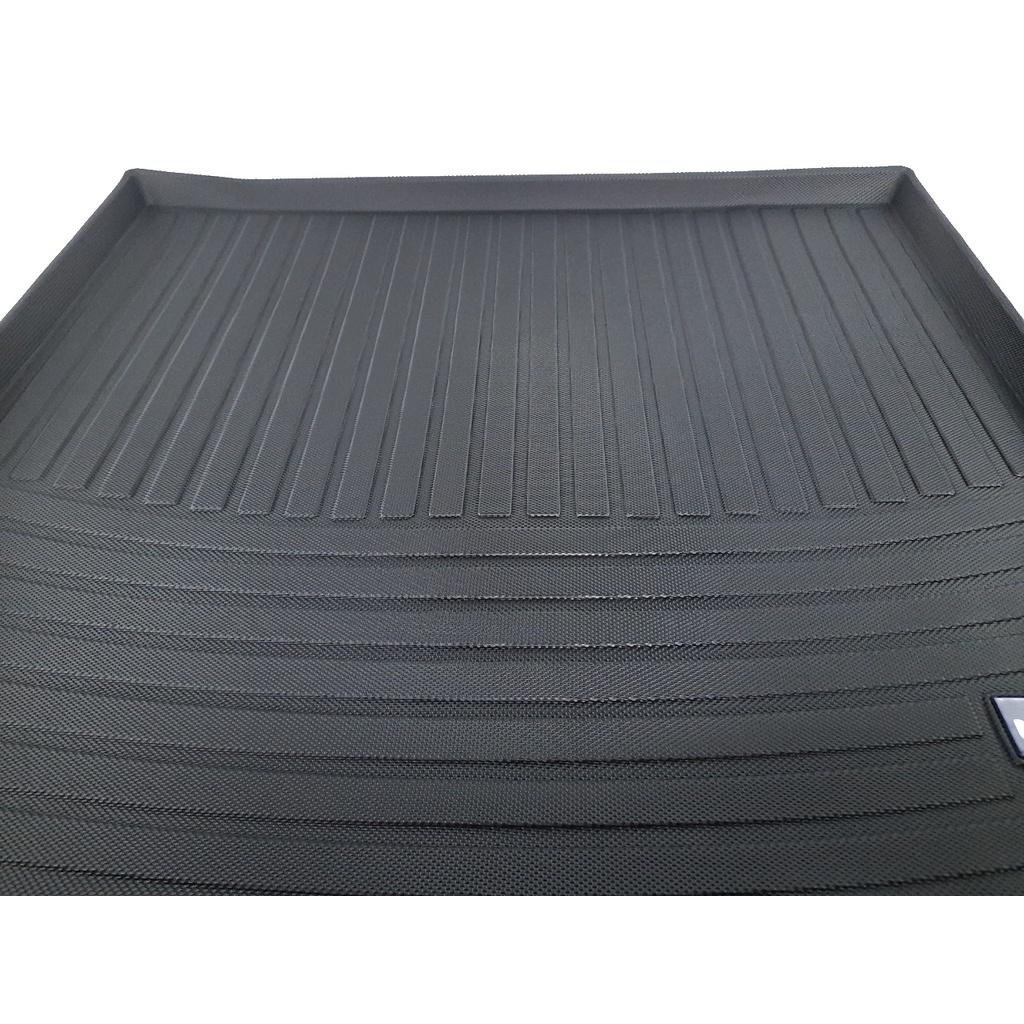 Thảm lót cốp xe ô tô Vifast Lux SA nhãn hiệu Macsim chất liệu TPV cao cấp màu đen