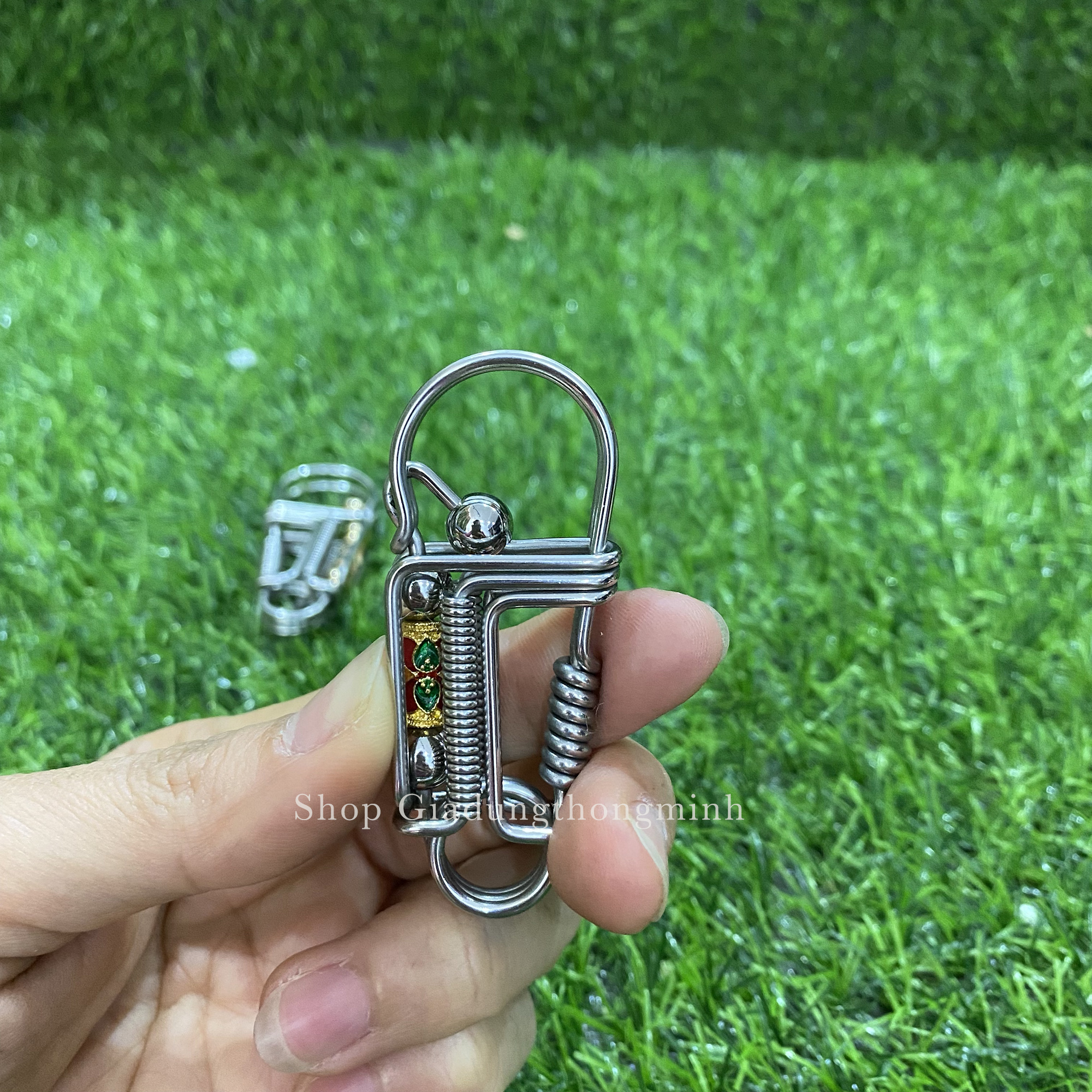 Móc Khóa Ô Tô họa tiết Đỏ Xanh bằng Inox 304 không gỉ Cao Cấp Hàng Việt Nam,Hàng làm thủ công tỉ mỉ , Màu Inox nguyên bản rất Sang và Sạch Sẽ ,Càng Dùng Càng Sáng - Móc khóa Xe Máy bền đẹp