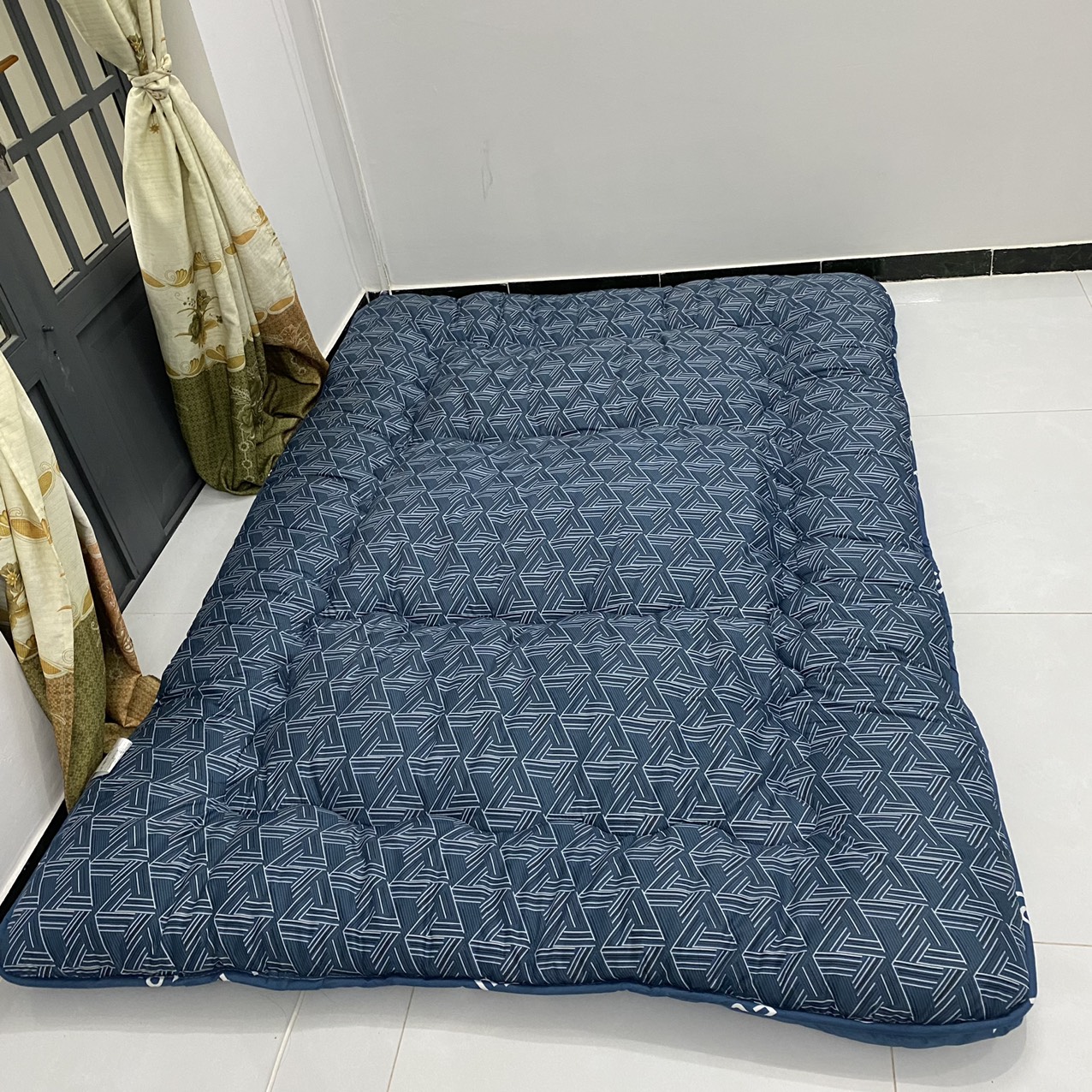 TOPPER NỆM TRẢI SÀN CAO CẤP GIẢM ĐAU MỎI VAI GÁI,CHỐNG ĐAU CỘT SỐNG,CHẤT COTTON kích thước 1m/1m2/1m4/1m6/1m8.