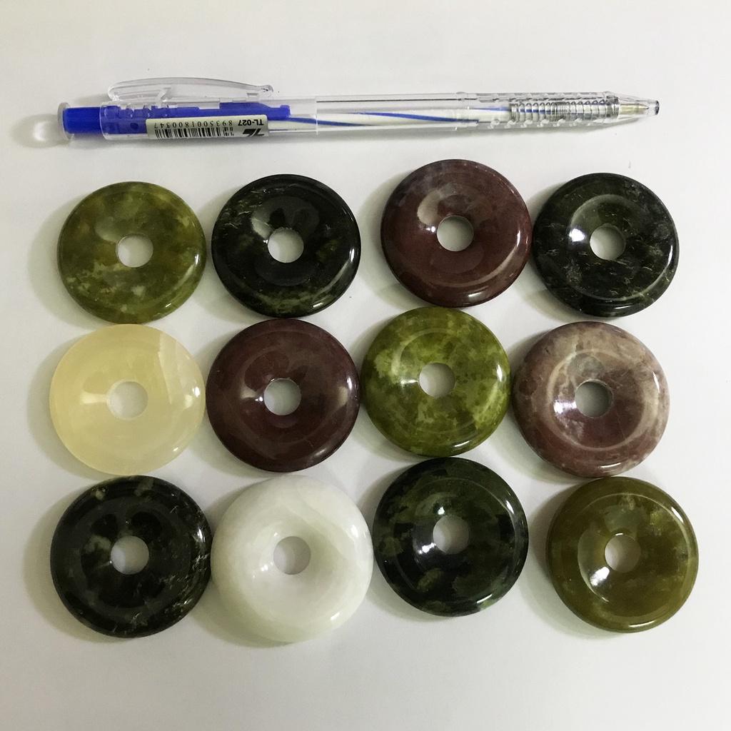 Đồng điếu đá thật của Việt nam đeo cổ màu xanh lá đường kính 3.5 cm cho mệnh Hỏa và Mộc