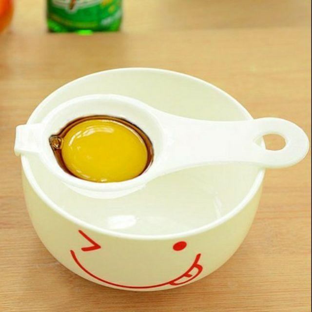 Dụng cụ tách lòng đỏ trứng
