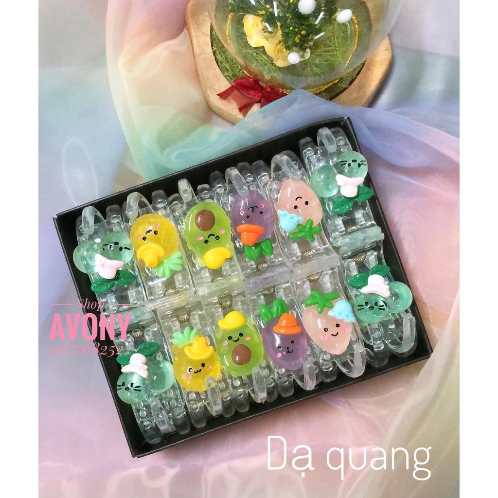Kẹp tóc càng cua 3- 5 răng dẻo trong đính icon dạ quang trái cây