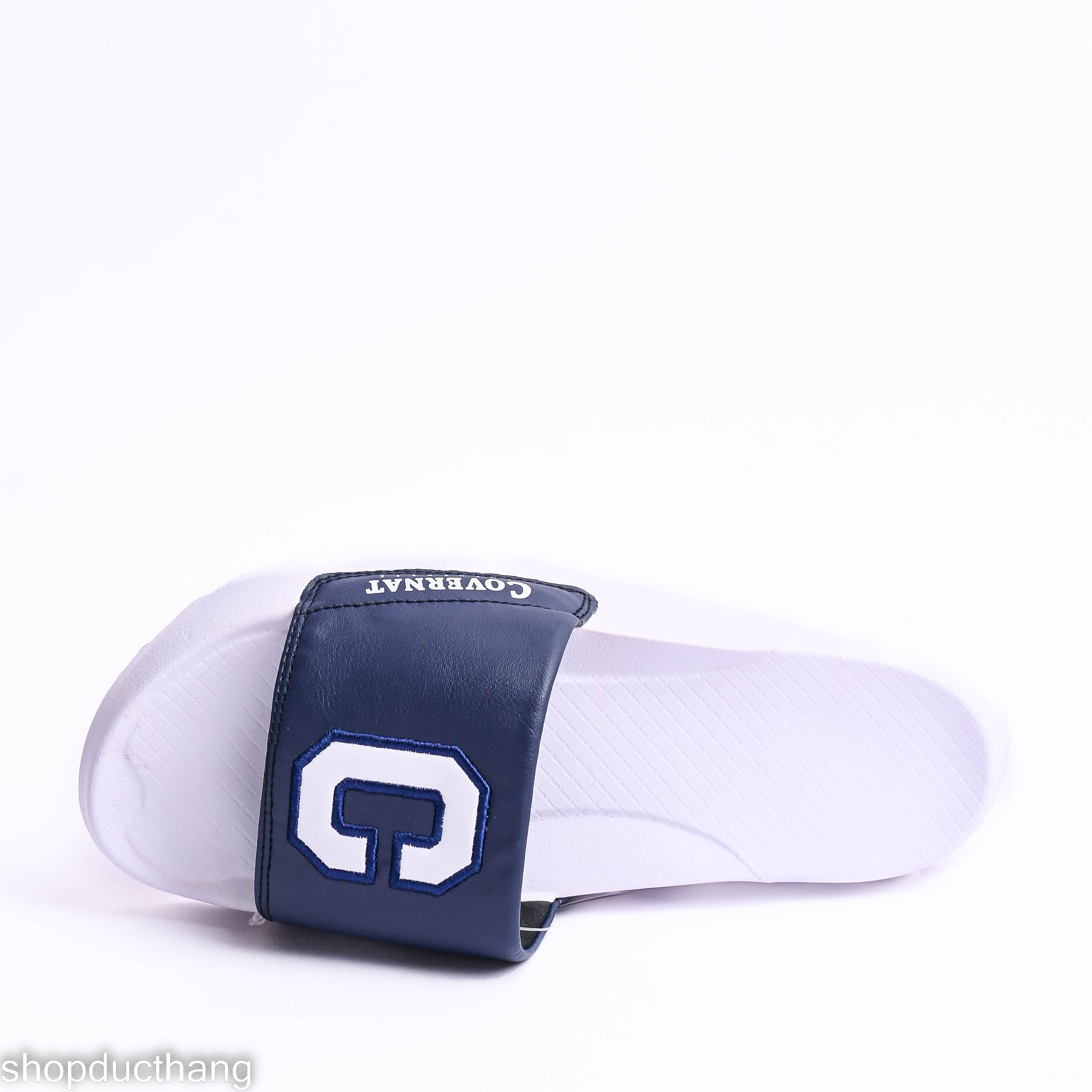 Dép quai ngang nam chữ C