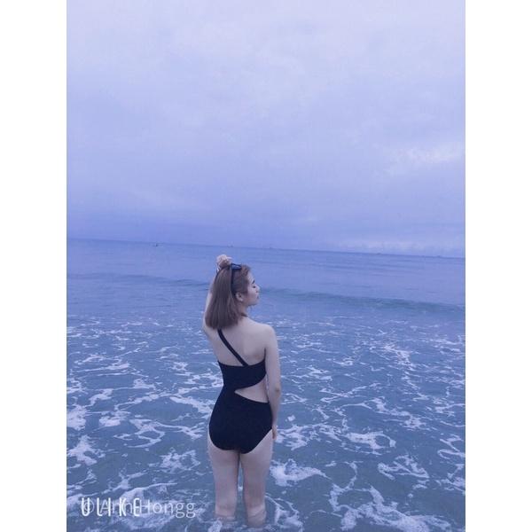 Bikini liền thân khoét eo