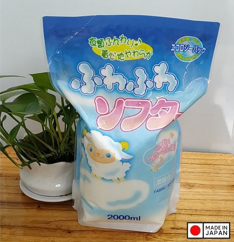 Nước xả làm mềm vải Rocket 2L Hương hoa dịu mát